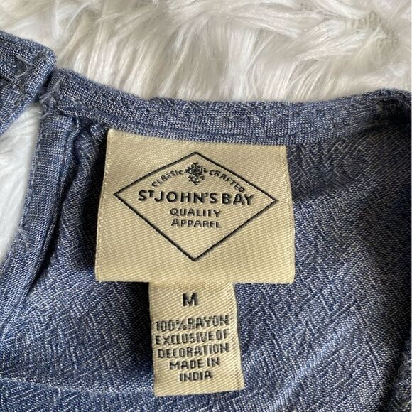St. John’s Bay Blue Chambray Top New Womens Size Medium Lightweight - Picture 7 of 8